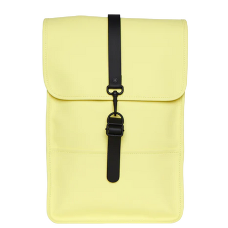 Backback Mini RAINS avec rabat de couleur jaune straw